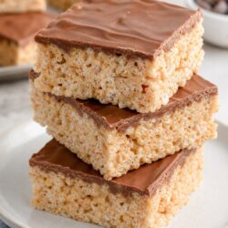 These 3 Musketeer Rice Krispie Treats are gooey, chocolatey, and SO easy! No-bake bliss you'll absolutely have to make! 🍫