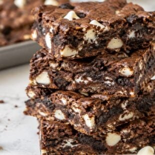 Fudgy cocoa cookie bars recipe with melty chocolate chips and a hot sugar finish. Easy, dreamy, and ready for your next chocolate craving!