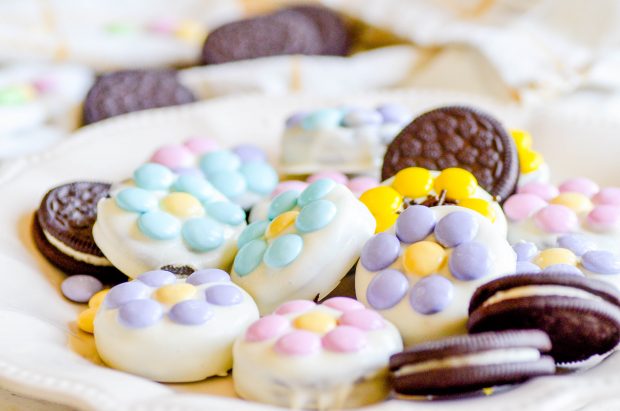 White Chocolate Covered Oreo Flowers