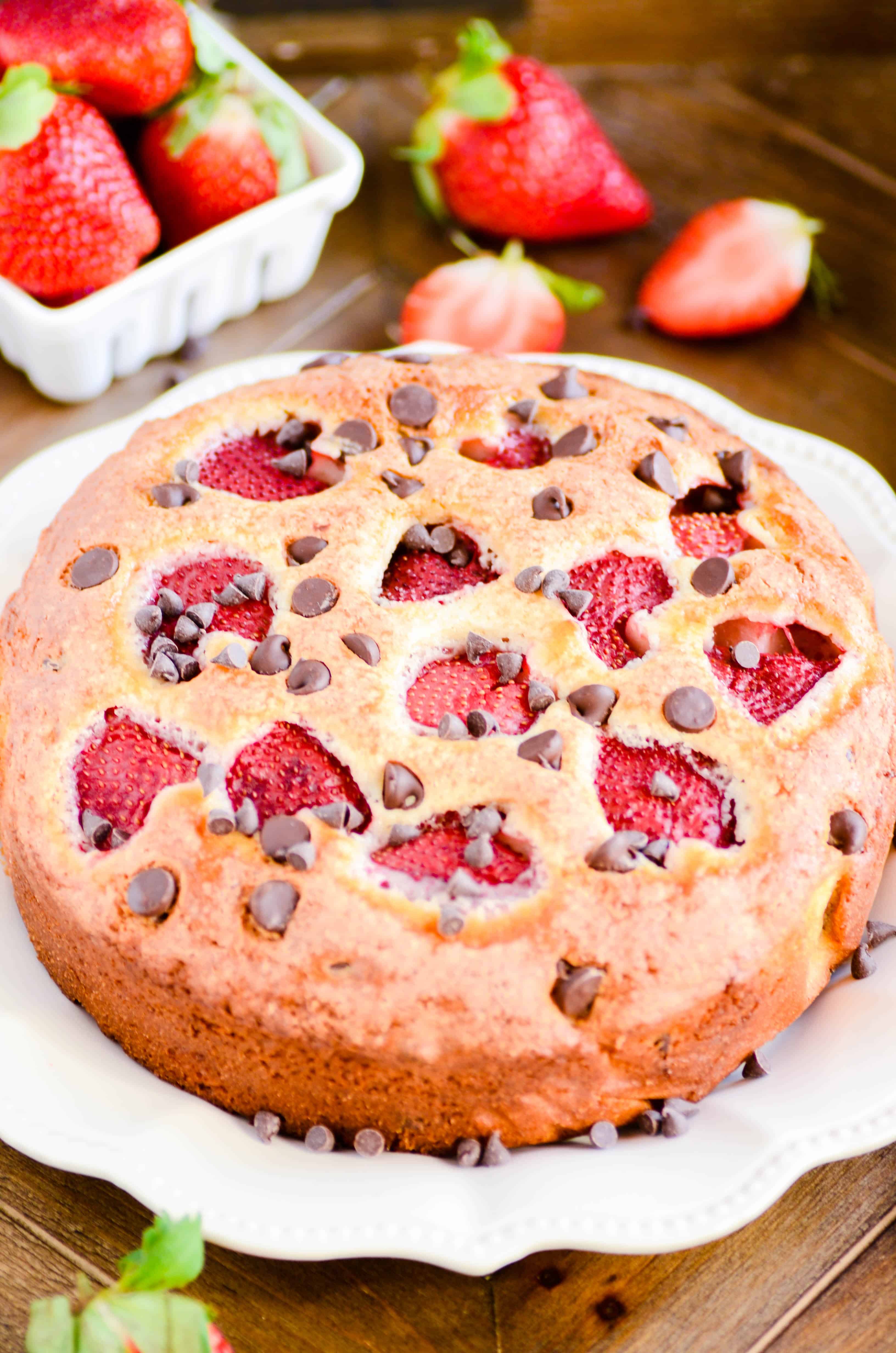 A recipe for a single-layer vanilla cake with chocolate chips and fresh strawberries.