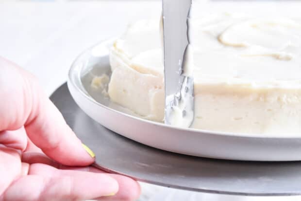 spread frosting on the cake