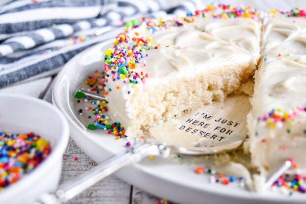 Cake with custom serving utensil