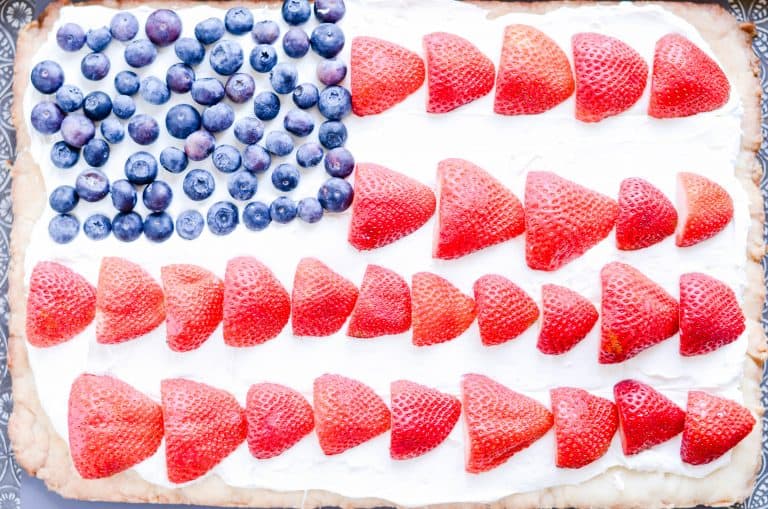 We love grilling out for the 4th of July! This year we're eating Johnsonville's Firecracker Brats and Peanut Butter Banana Pudding .