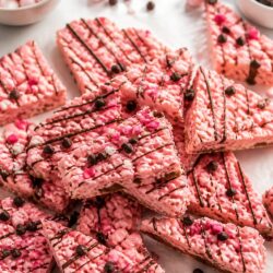 Make this Pink Chocolate Krispies Bark for Valentine's Day! It's so easy, totally dreamy, and comes together in minutes. You'll love it! 💕
