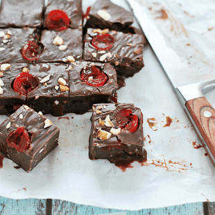 Chocolate Covered Cherry Fudge | www.somethingswanky.com