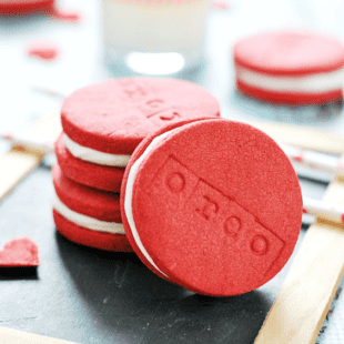 Red Velvet Oreos | www.somethingswanky.com